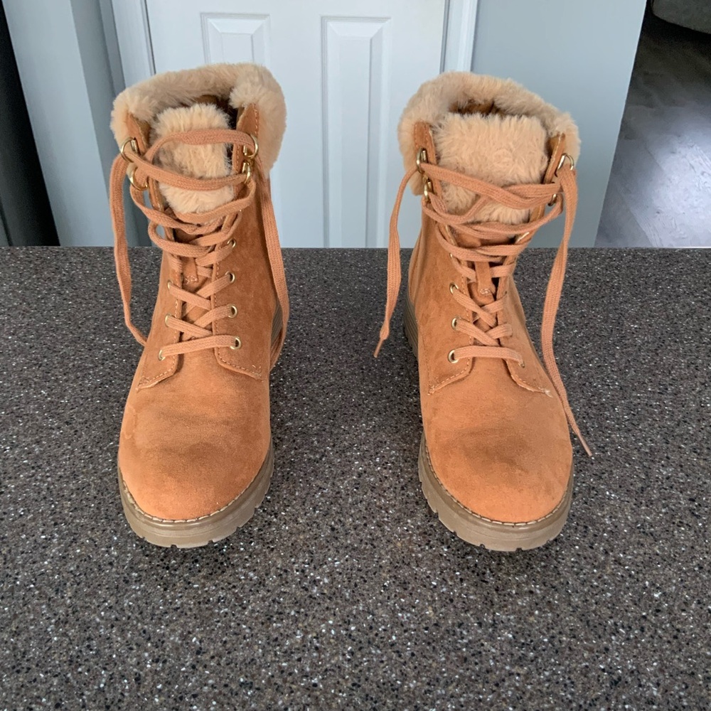 Women’s Boots. Size 7. New.